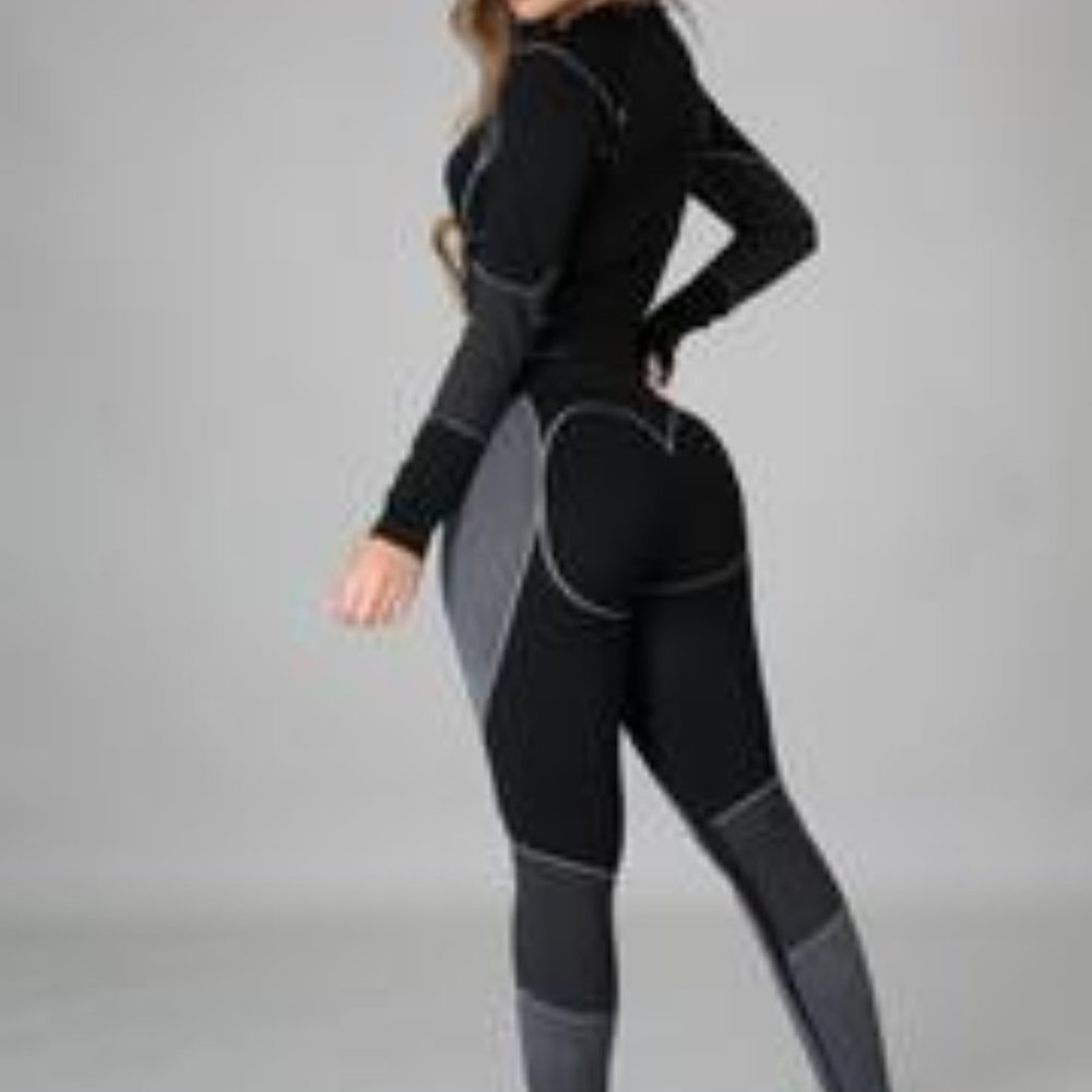 ACTIVEWEAR SET (MY WHOLE CLOSET IS ANY 3 FOR $35 JUST BUNDLE AND SEND OFFER) - Picture 2 of 2